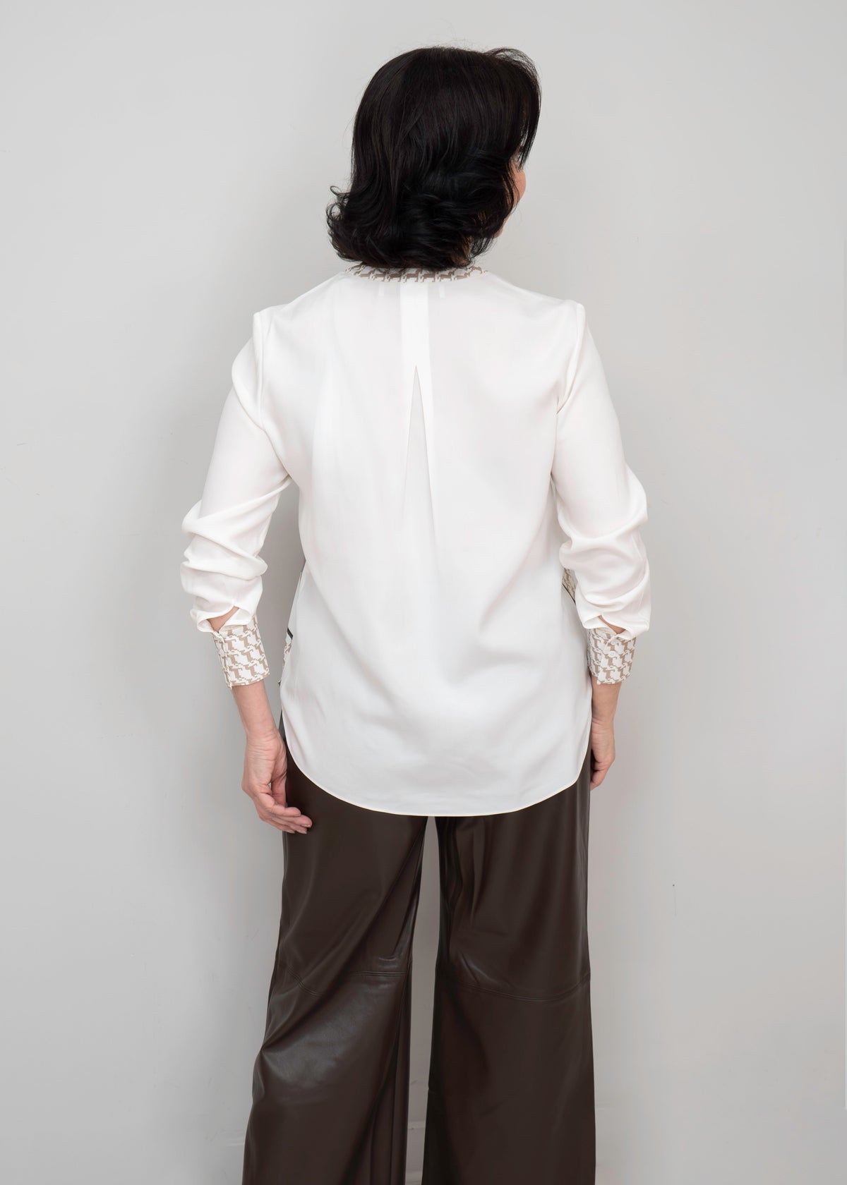 Herzens - Equestrian Horse Print V-neck Blouse