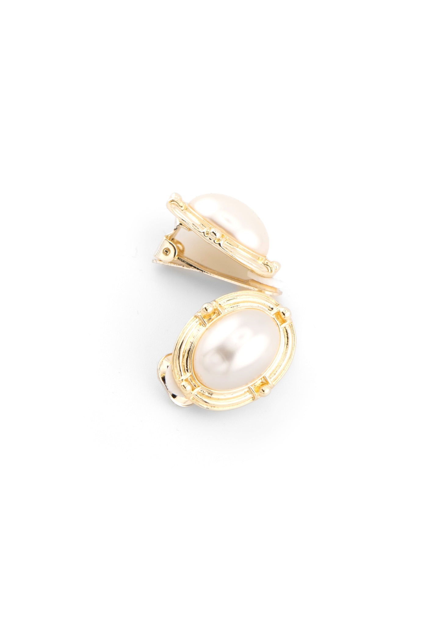 CCB - Oval Pearl Clip-On Earrings