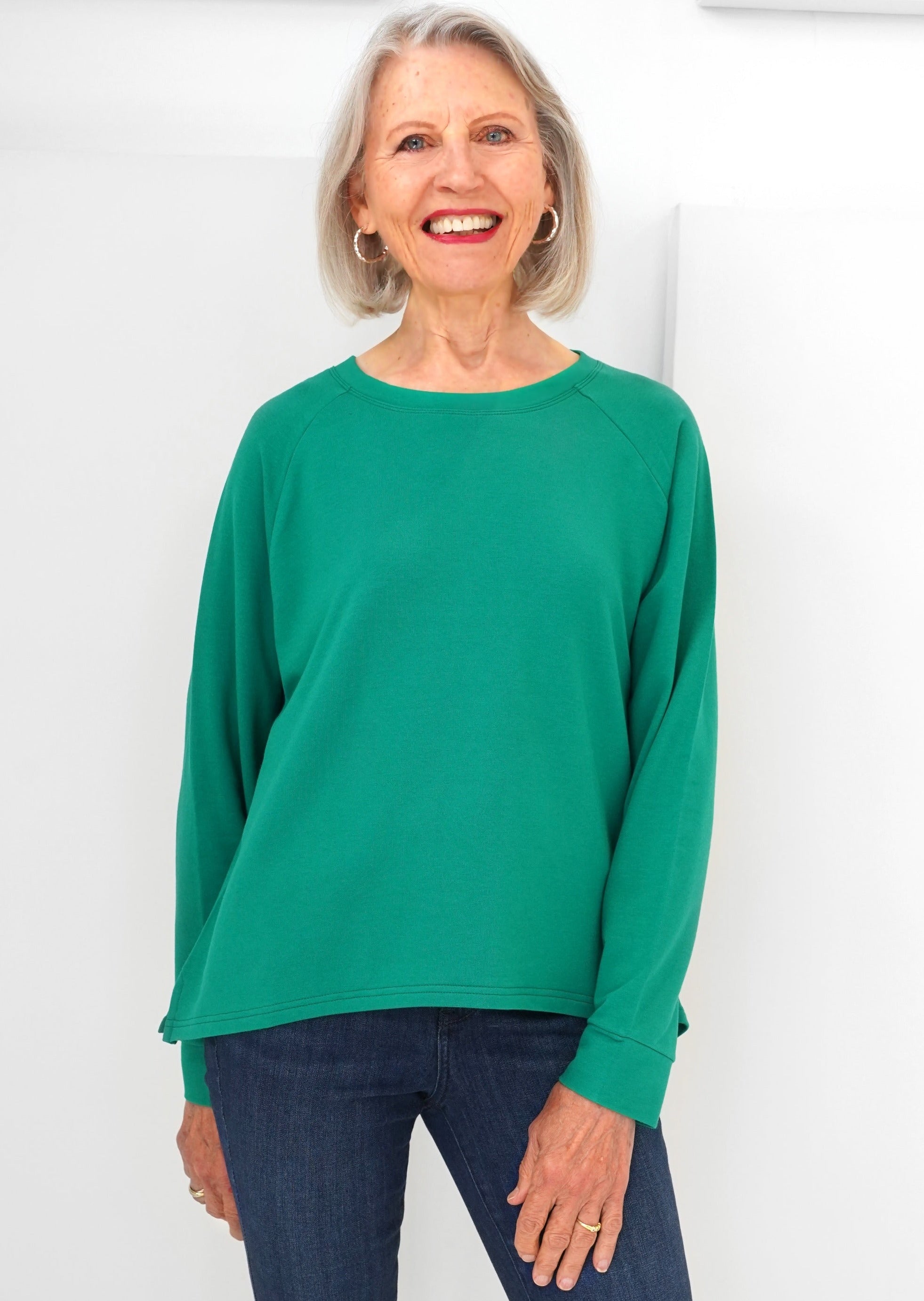 FRENCH TERRY SS CROPPED SNAP TOP BLOUSE - NAVY