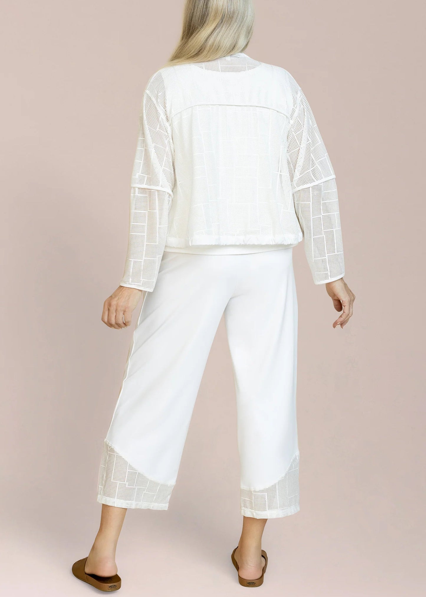 WHITE/ABSTRACT MESH