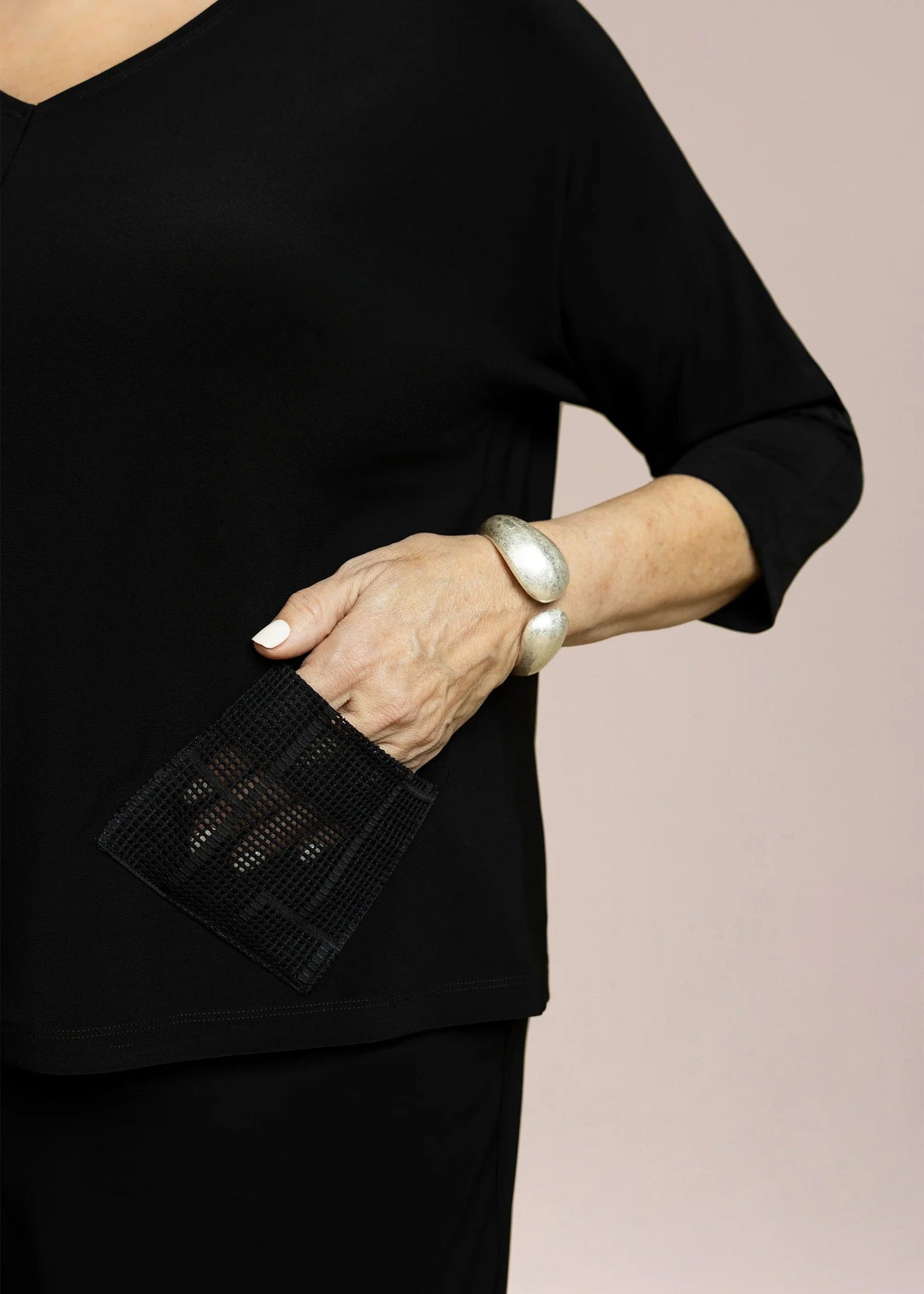 BLACK/ABSTRACT MESH