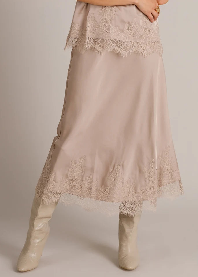 LIGHT TAUPE