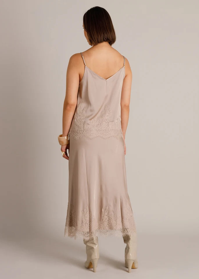 LIGHT TAUPE