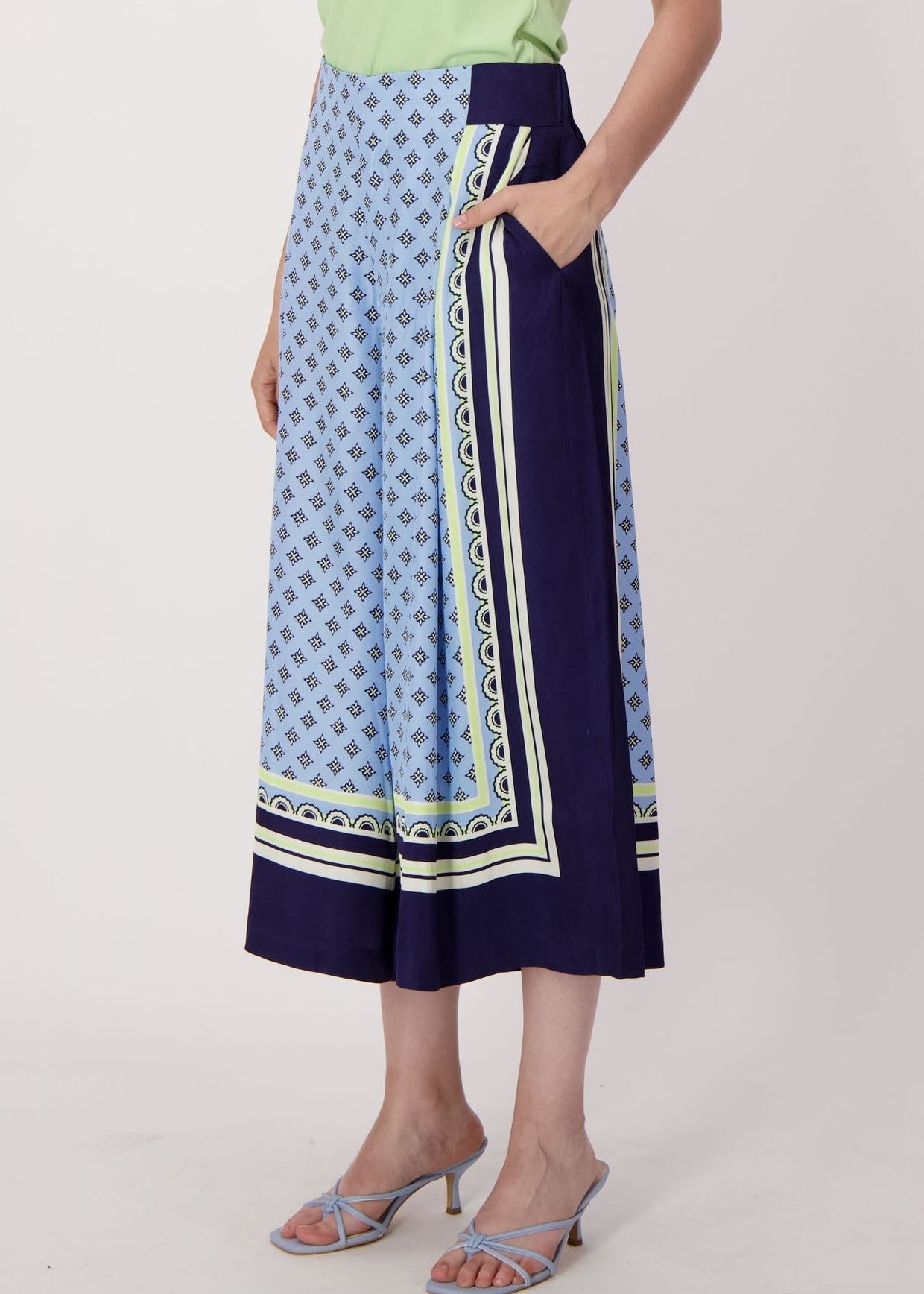 Spanner - Scarf Print Capri - SALE