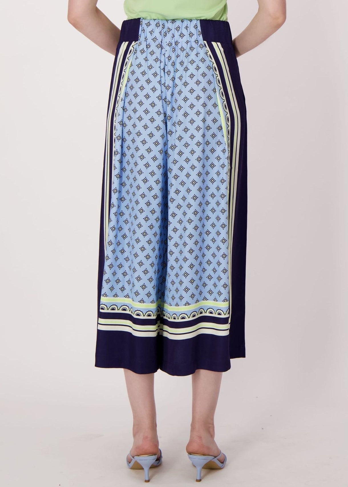 Spanner - Scarf Print Capri - SALE