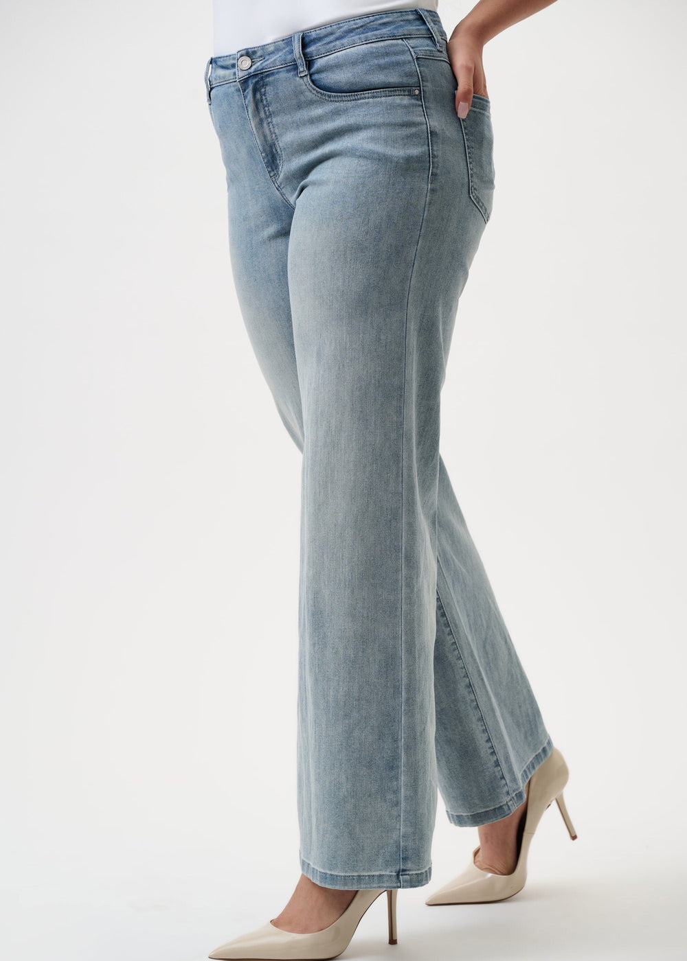 LIGHT BLUE DENIM