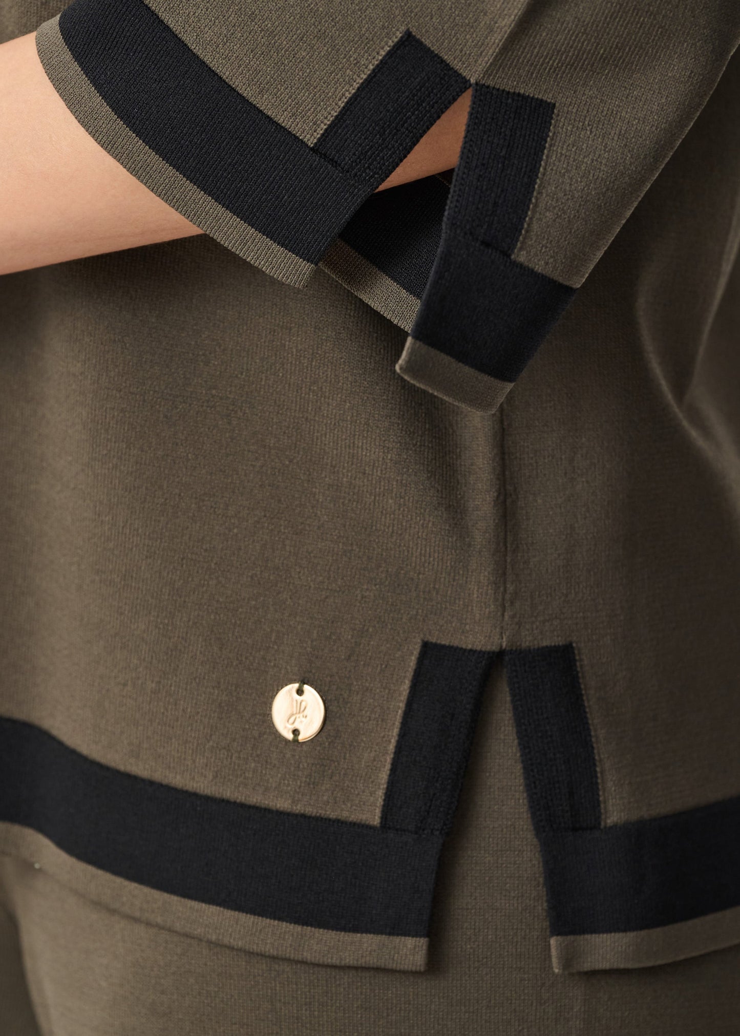 AVOCADO/BLACK
