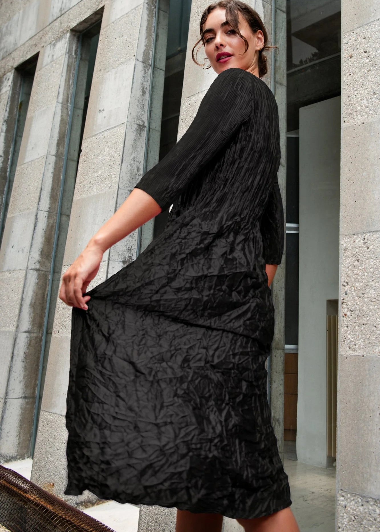GLOSSY BLACK