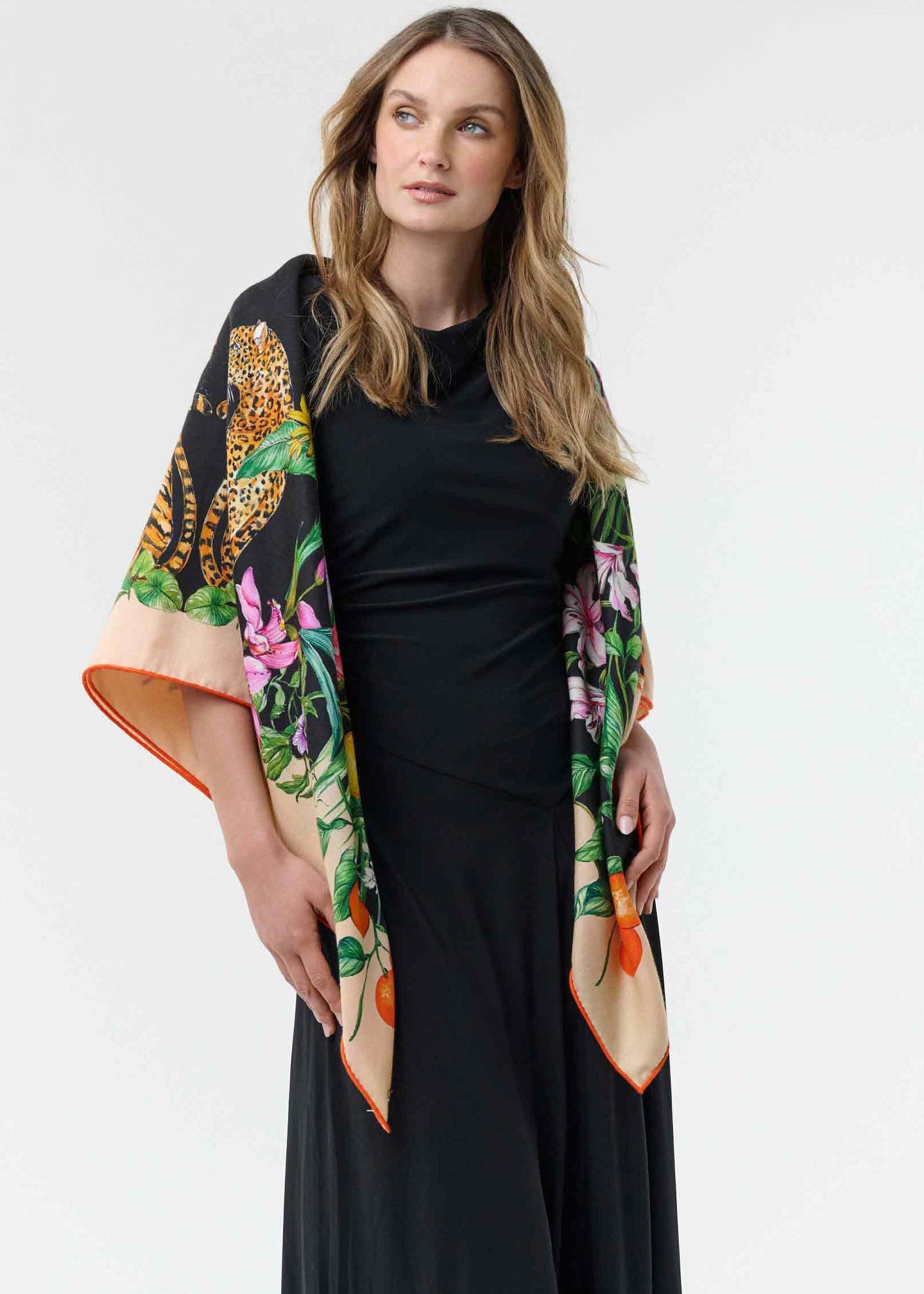 V Fraas - XL Square Made Of Wool And Silk With a Jungle Design