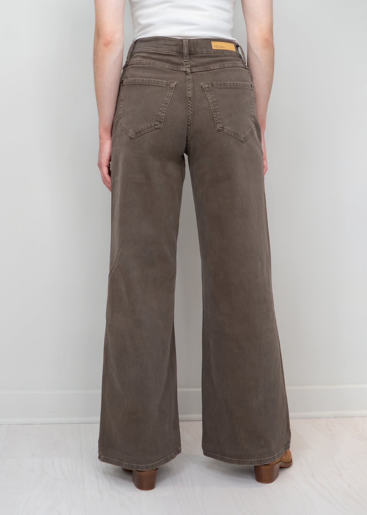 Yoga - Lily Wide High Rise Jeans - Chocklad