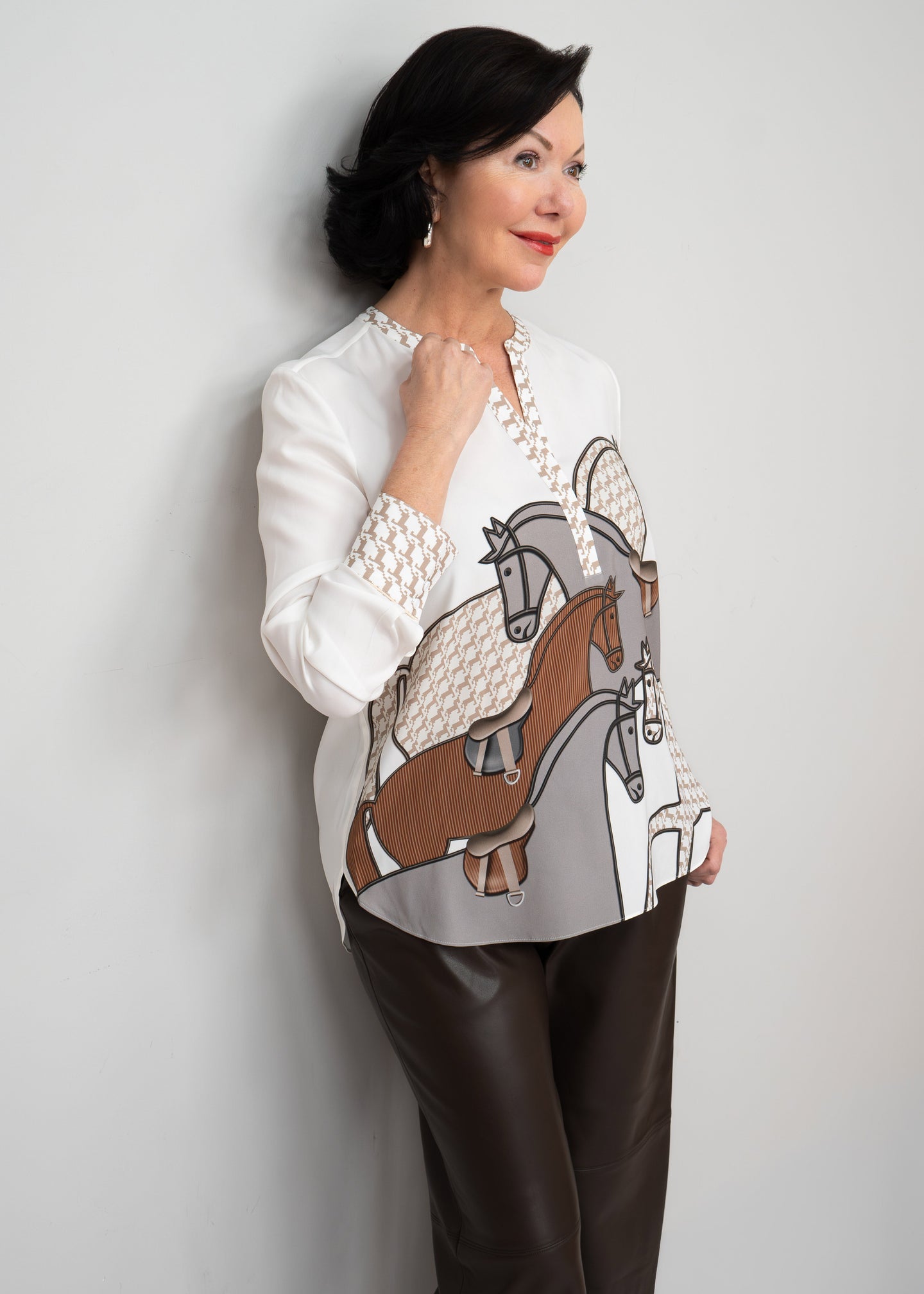 Herzens - Equestrian Horse Print V-neck Blouse