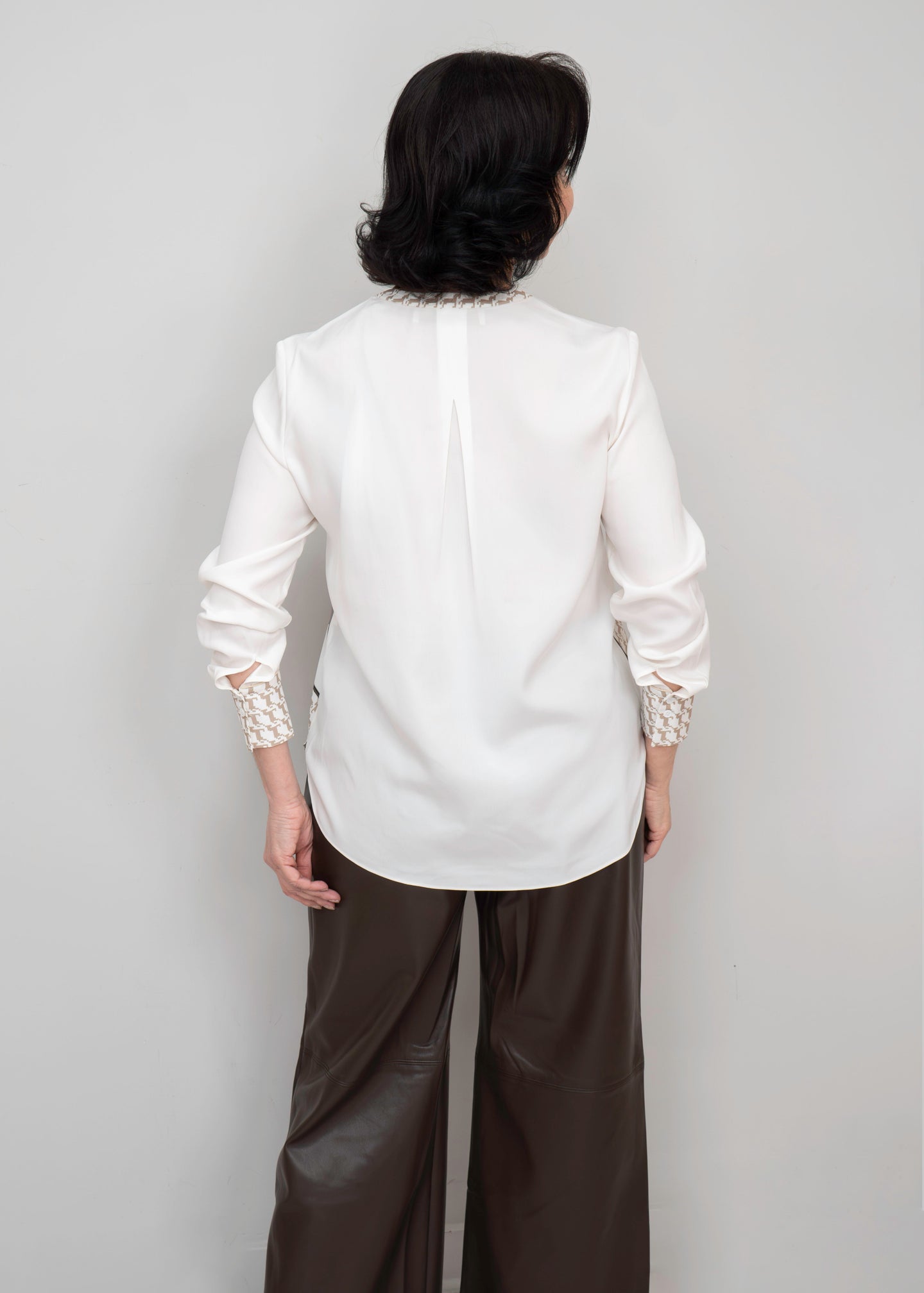 Herzens - Equestrian Horse Print V-neck Blouse