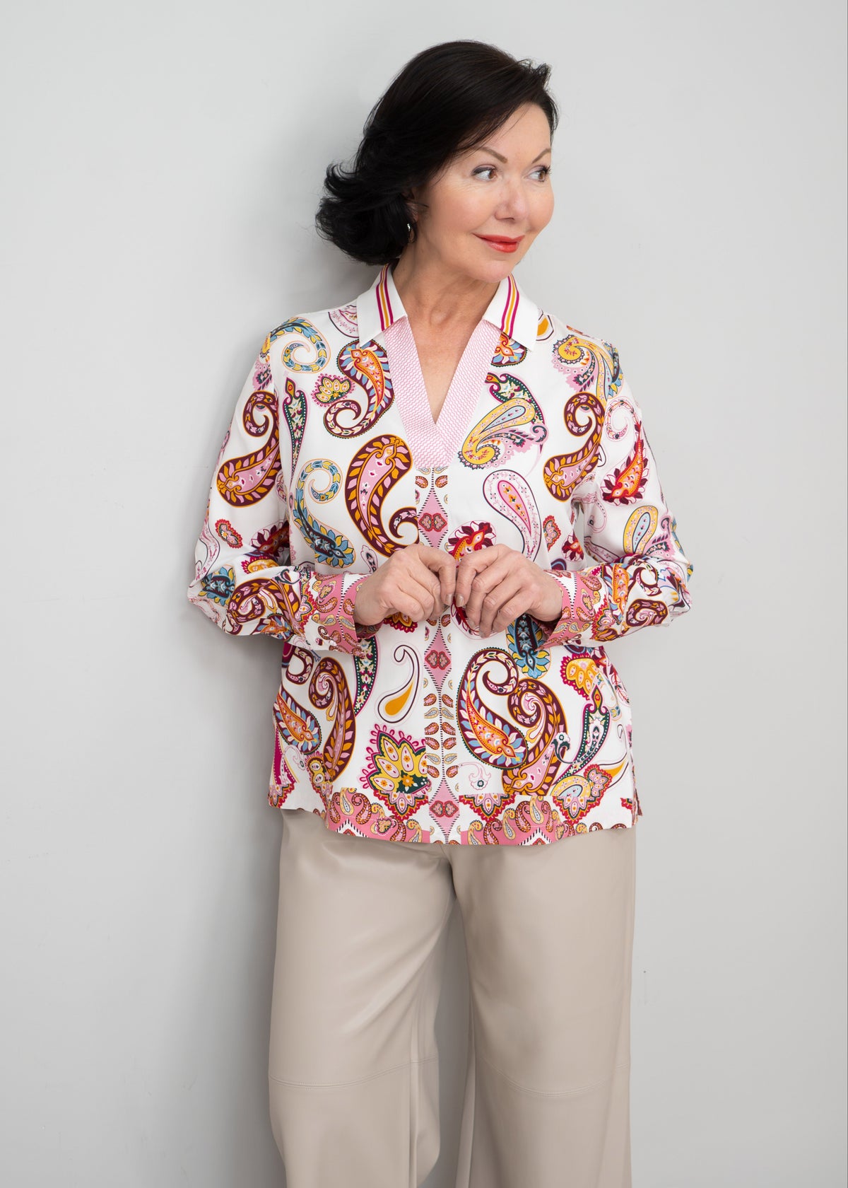 Herzens - Paisley Print V-Neck Blouse
