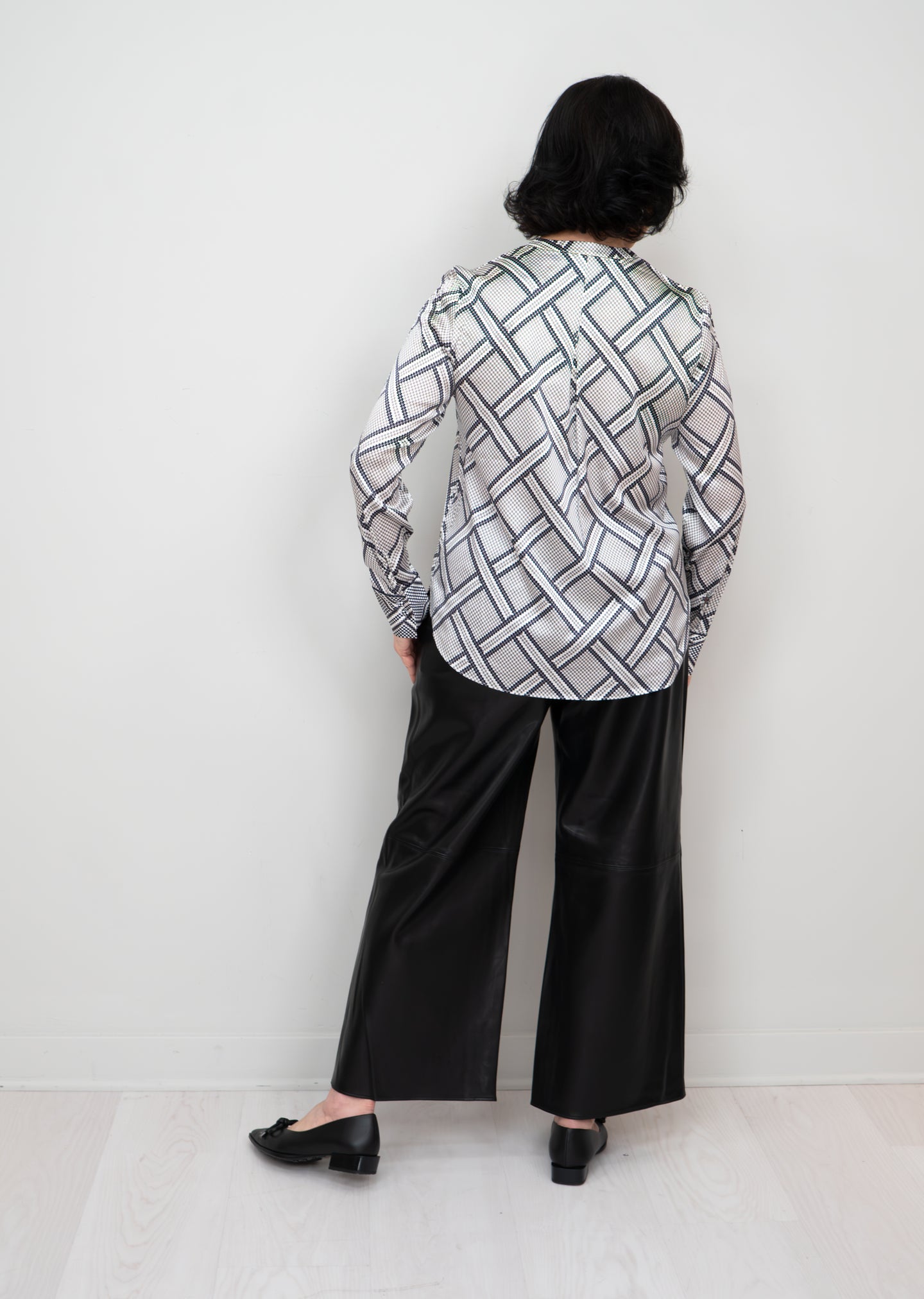 Herzens - Printed Button Down V-Neck Blouse
