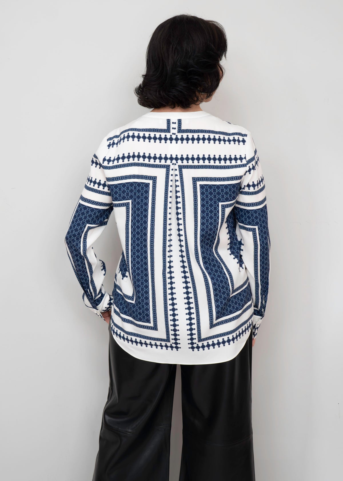 Herzens - Geometric Print V-neck Placket Blouse