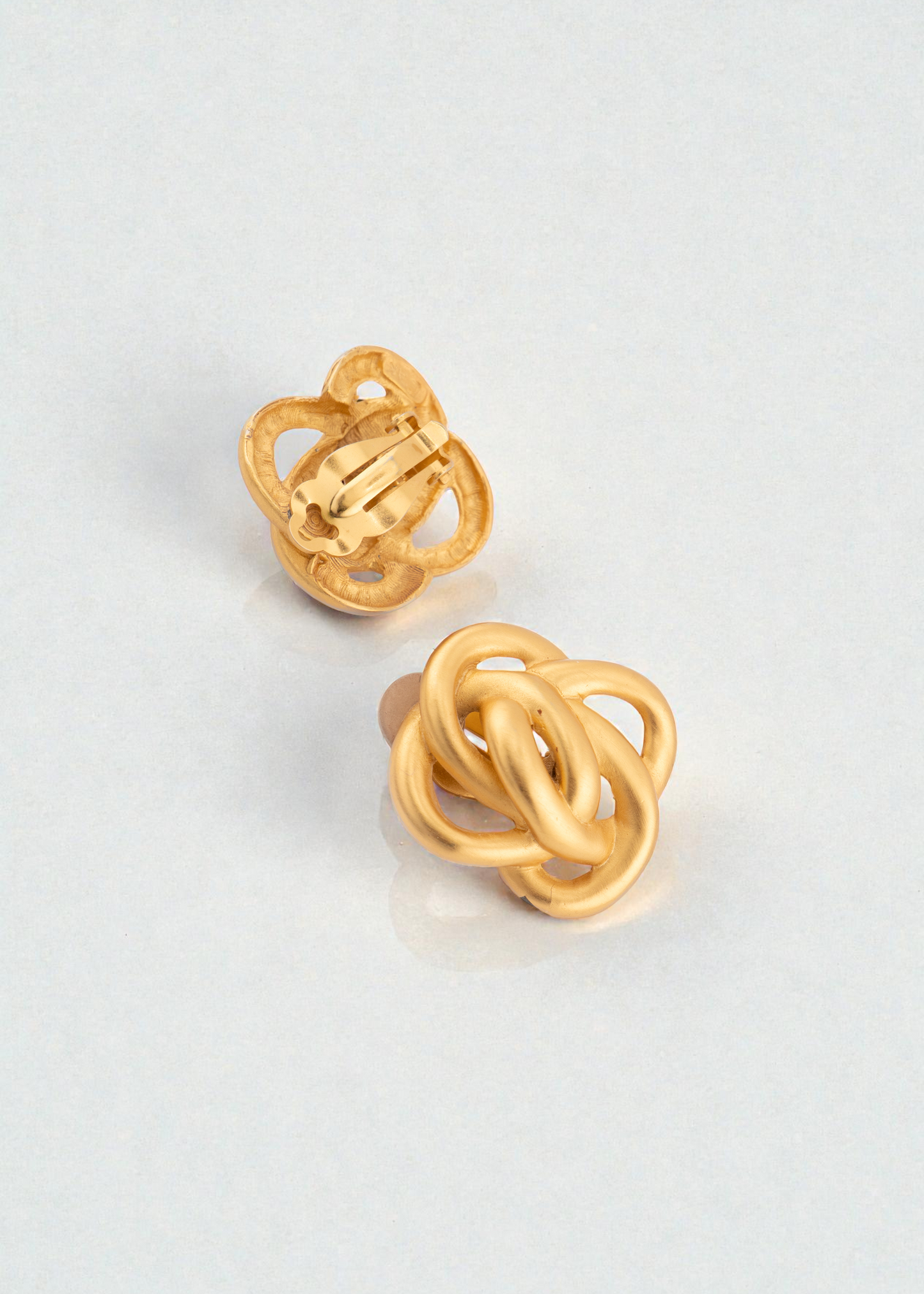 Pre-loved - Gold Knot Clip On Earrings