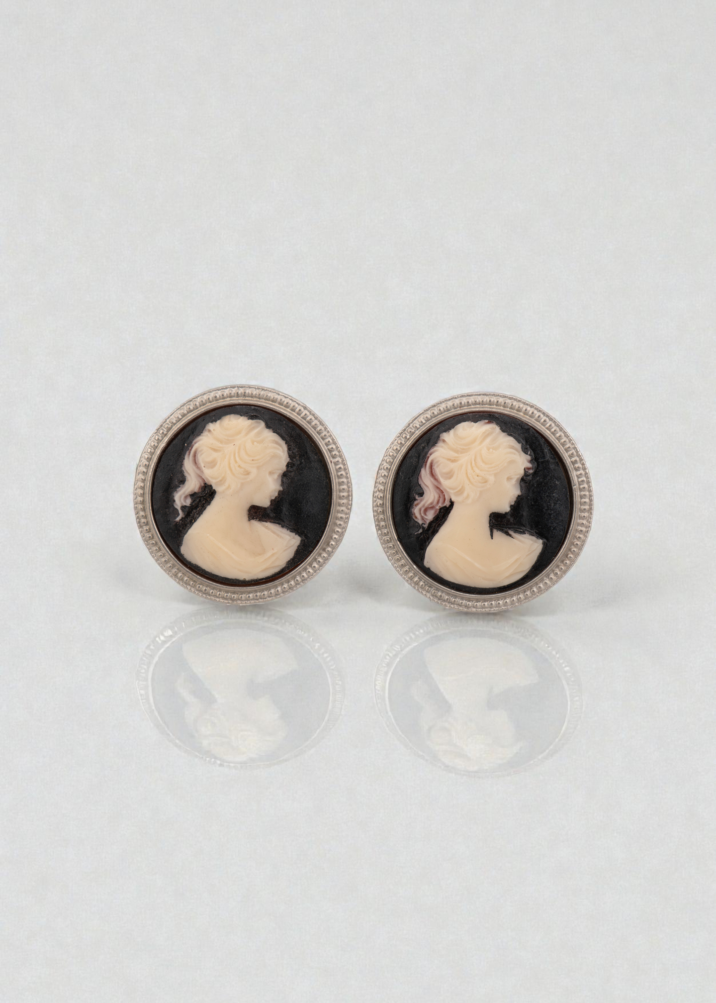 Pre-loved - Ben Amun Cameo Clip On Earrings