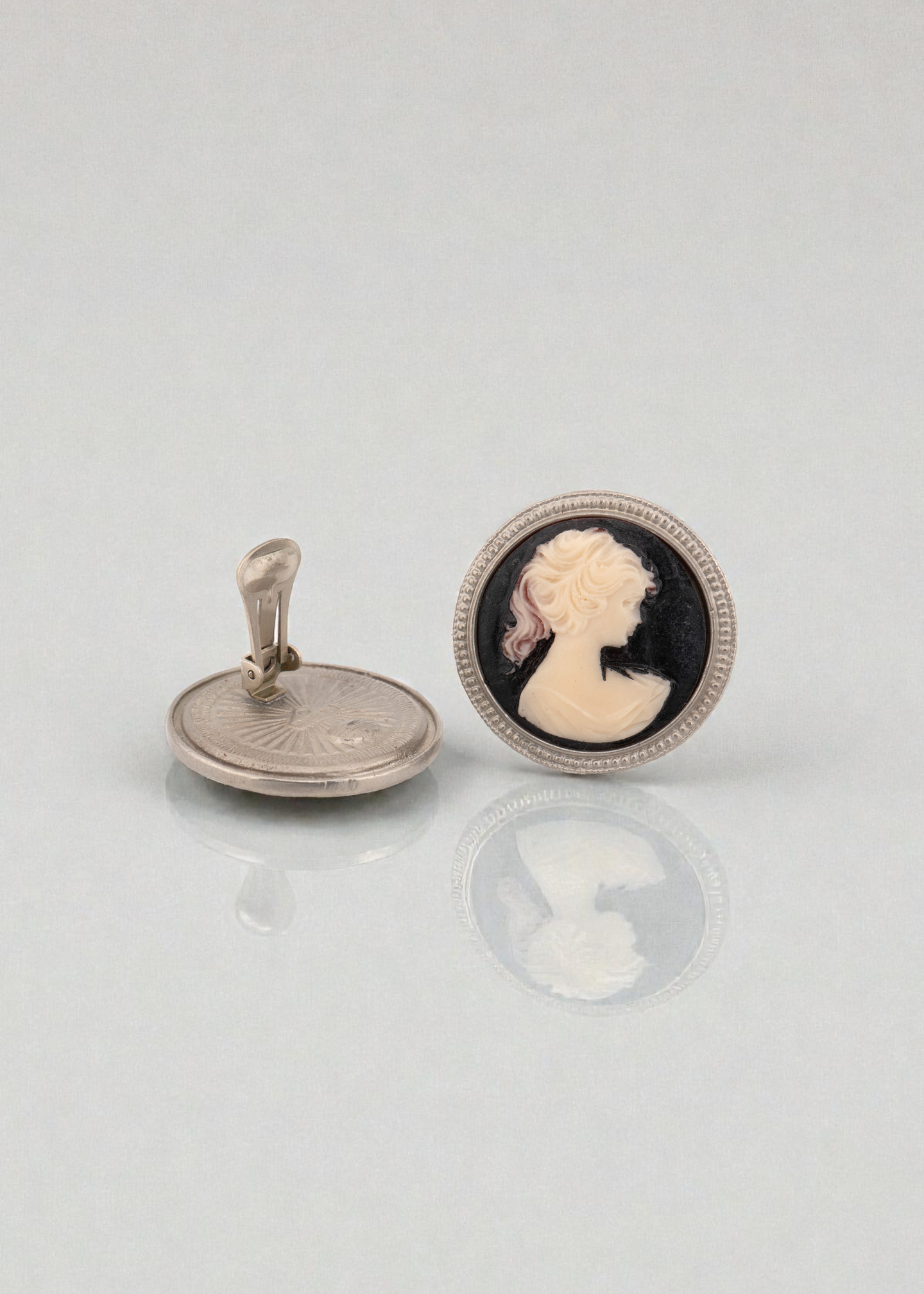 Pre-loved - Ben Amun Cameo Clip On Earrings