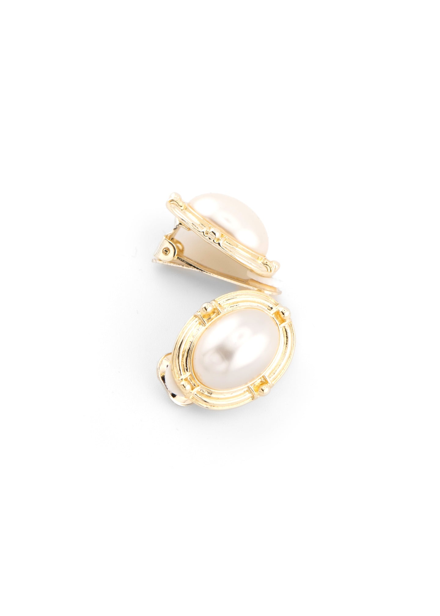 CCB - Oval Pearl Clip-On Earrings