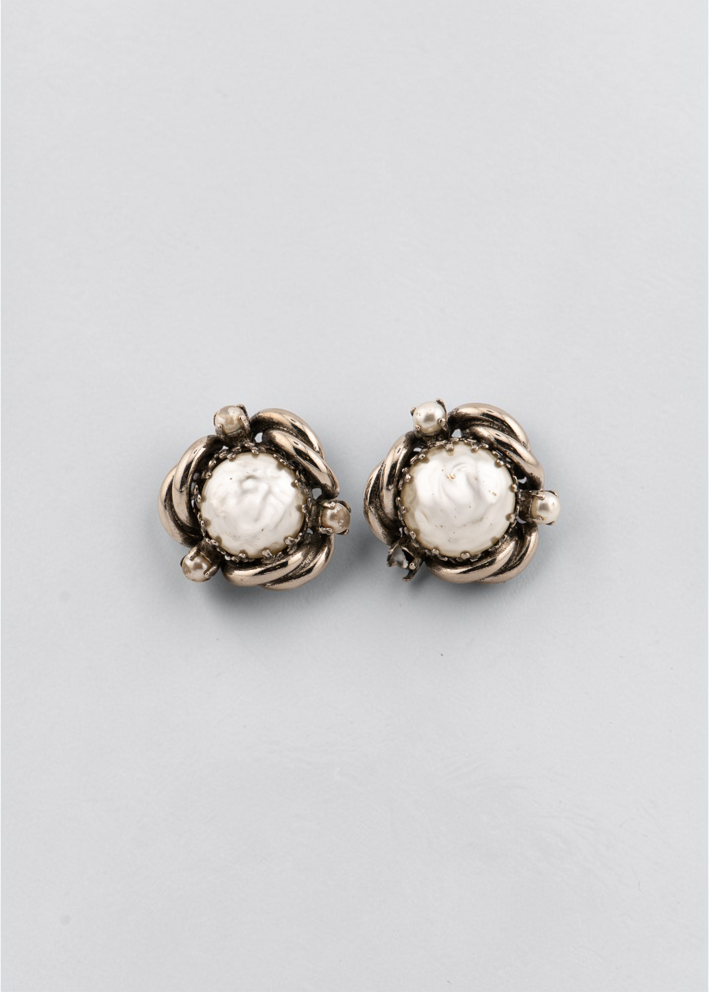 Pre-loved  - Faux Pearl Prong Clip On Earrings