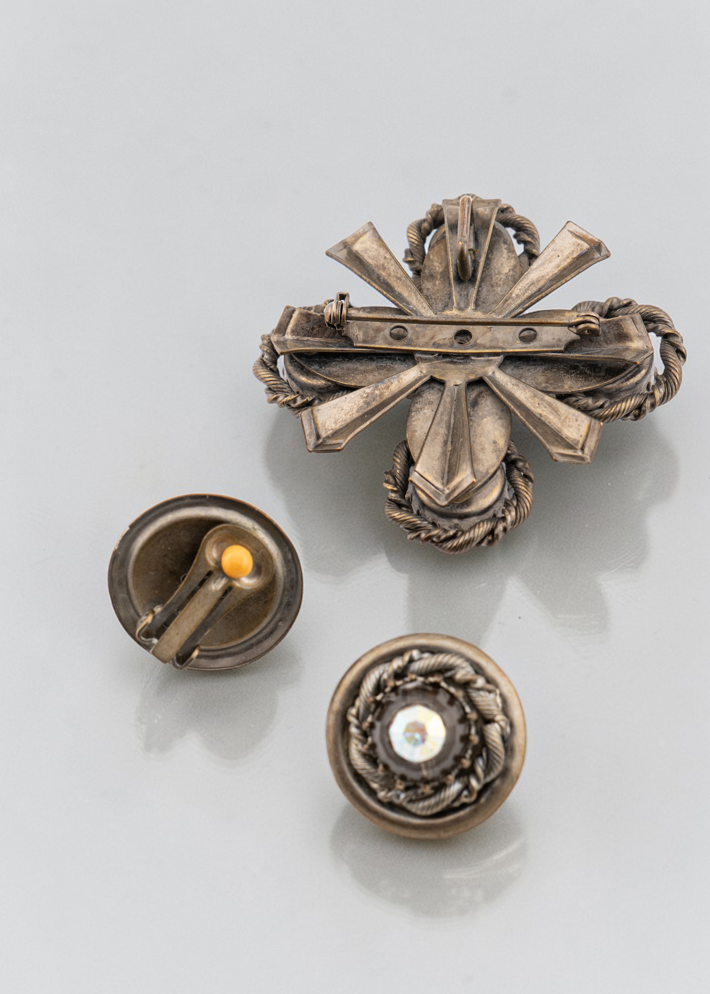 Pre-loved - Pin Brooch & Clip On Earring Set