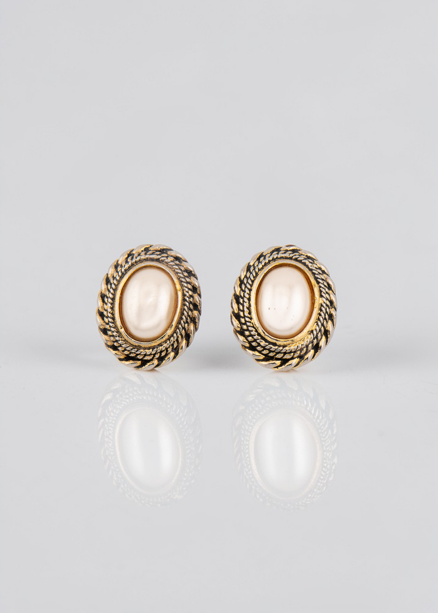 Pre-loved  - Faux Pearl Oval Clip On Earrings