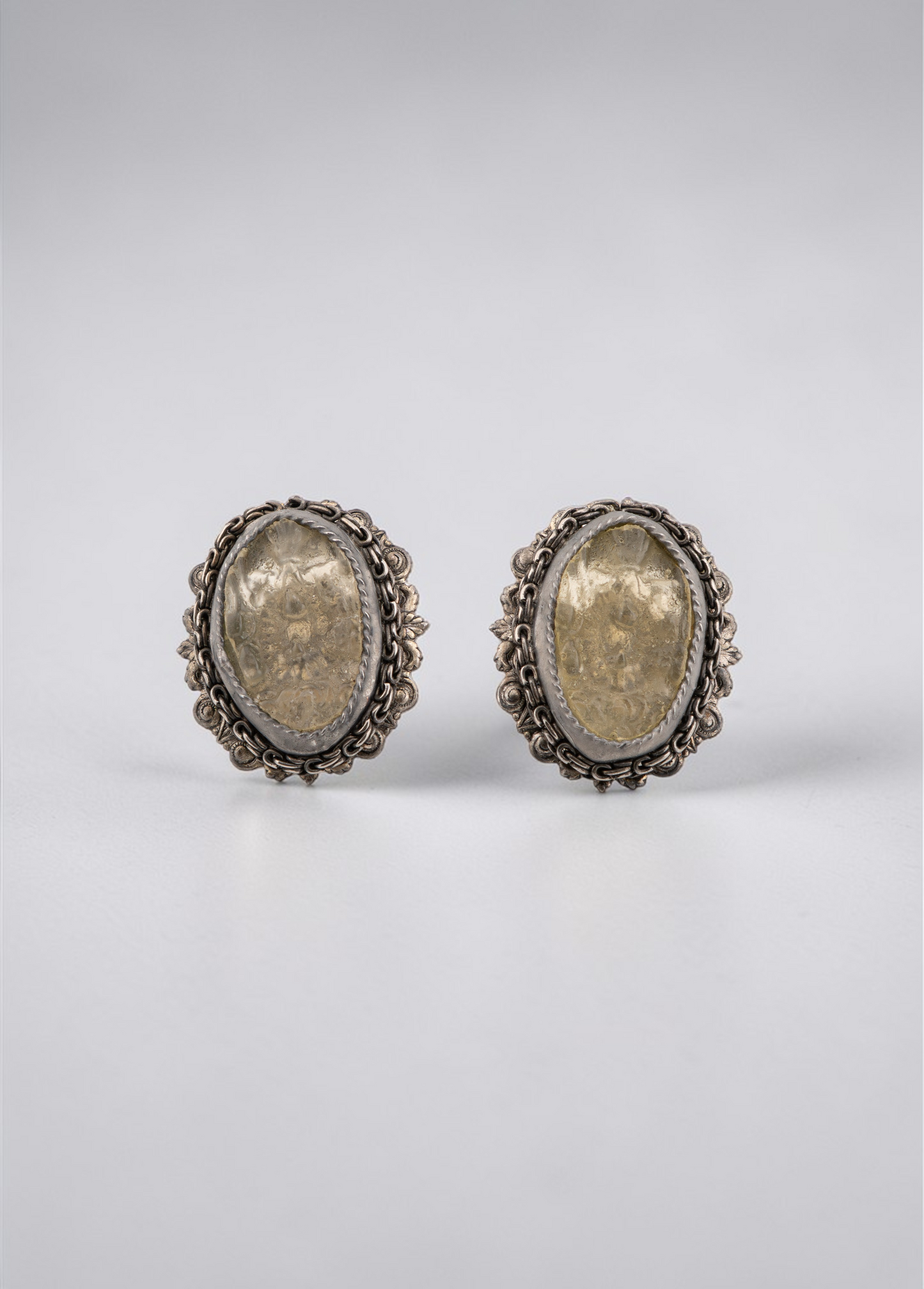 Pre-loved  - Oval Filigree Clip On Earrings