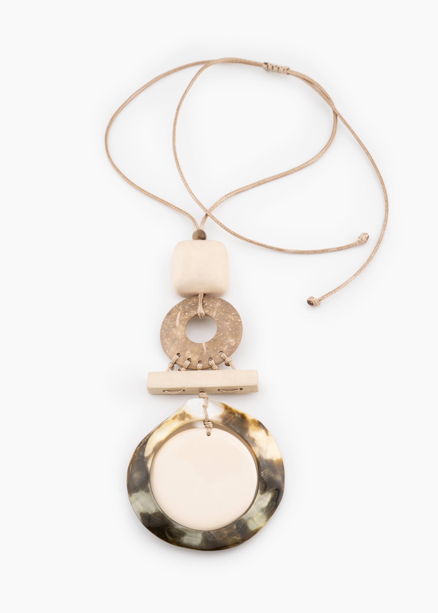 Circle Shell Pendant Necklace