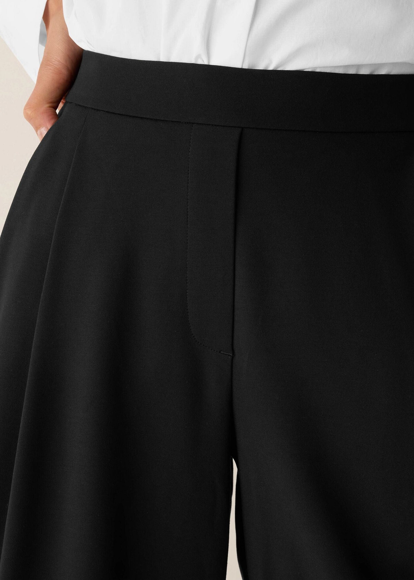 Eileen Fisher - Extra-Fine Ponte Pleated Shorts