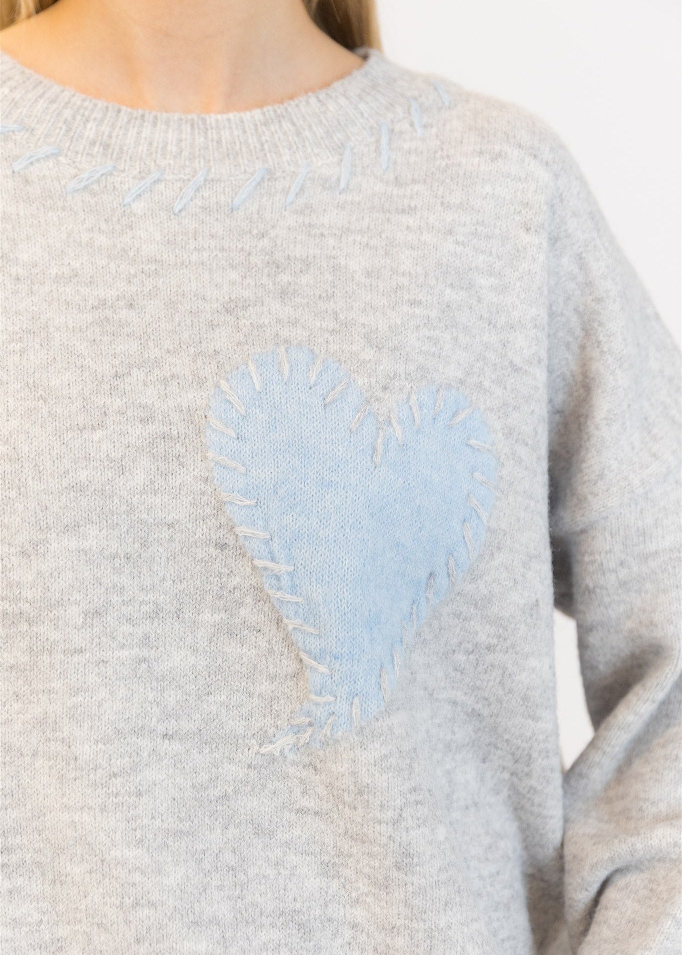 Lyla + Luxe - Heart Pullover