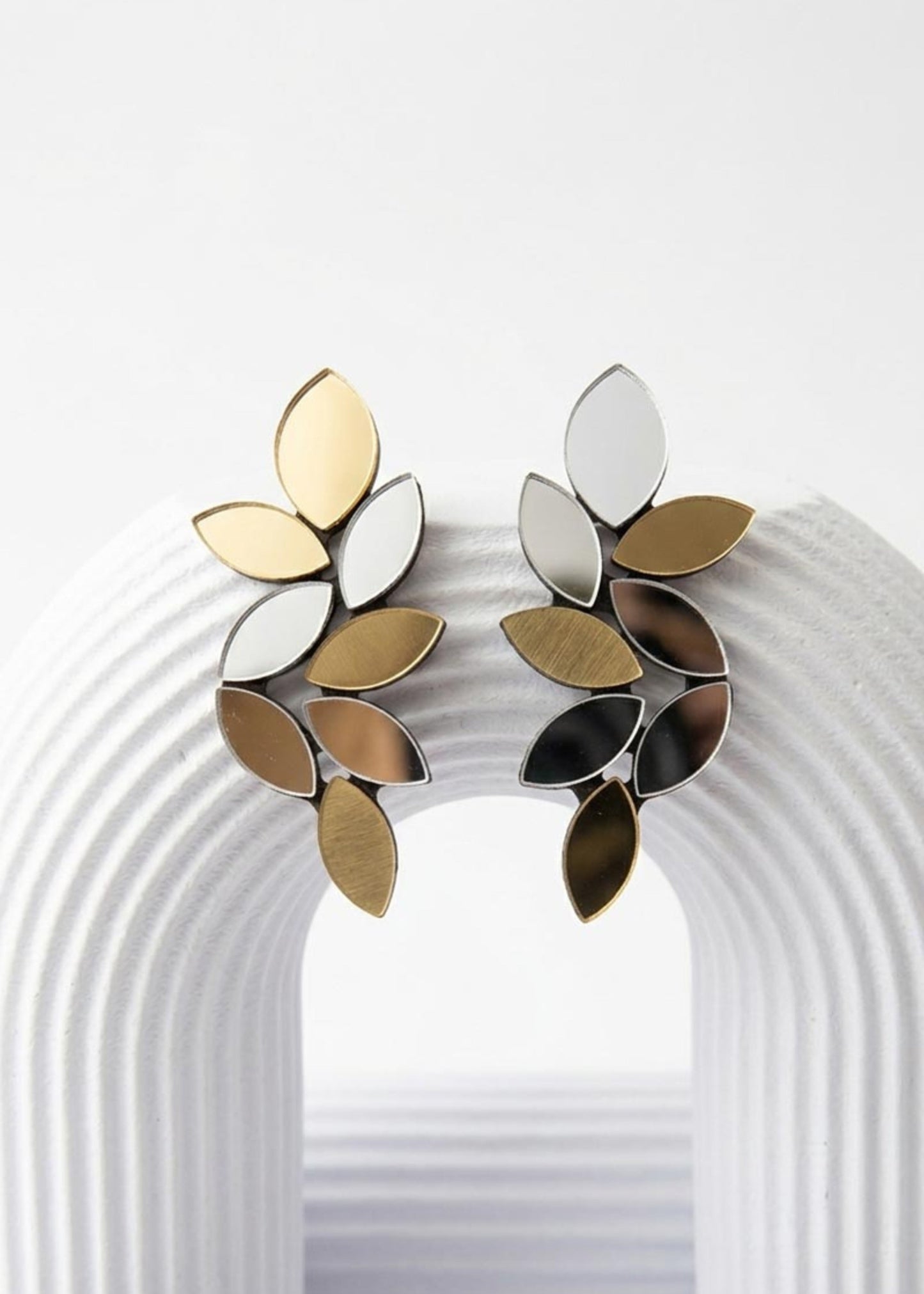Iskin Sisters - Kate Leaves Large Earring