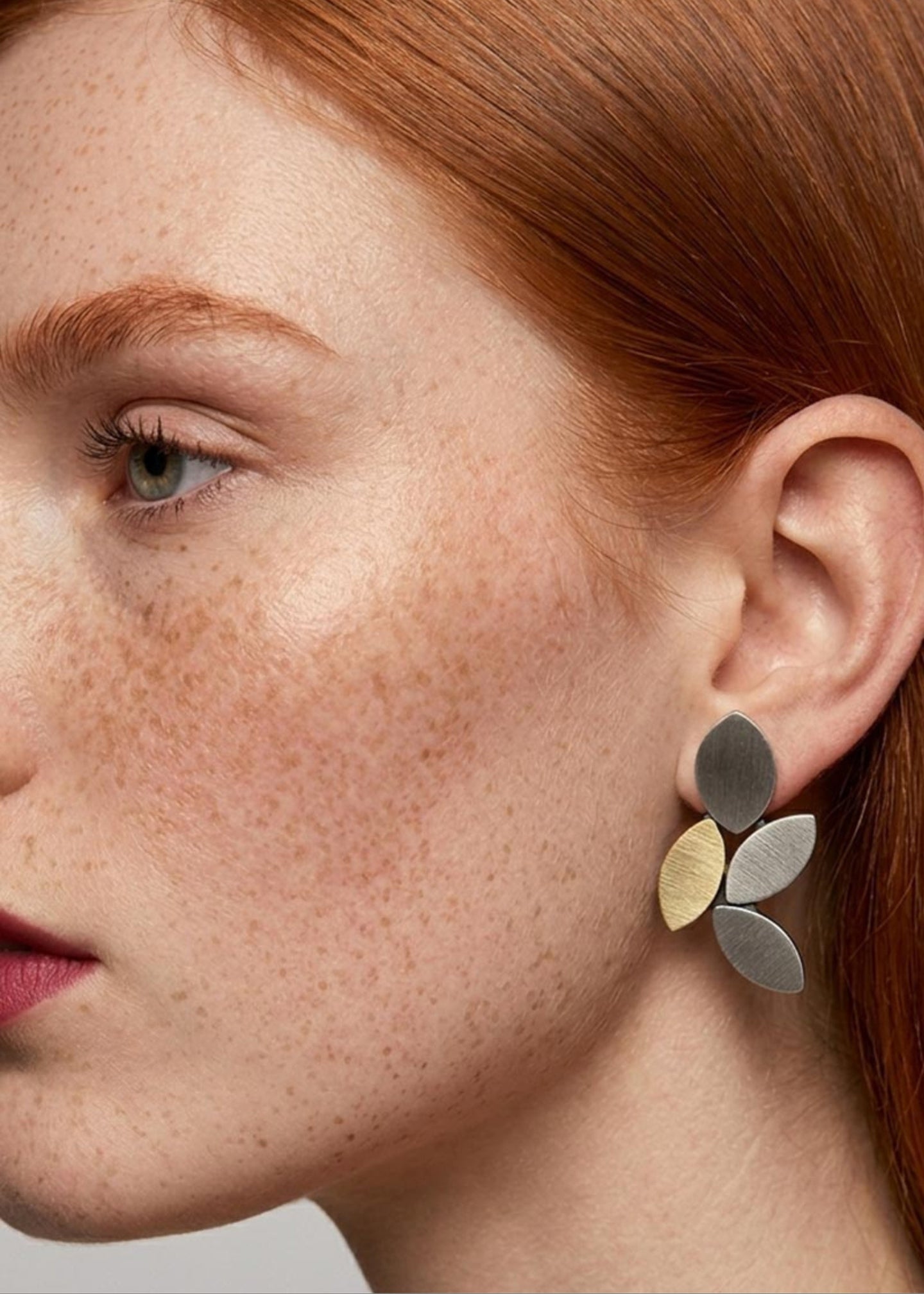 Iskin Sisters - Kate Leaves Medium Earring