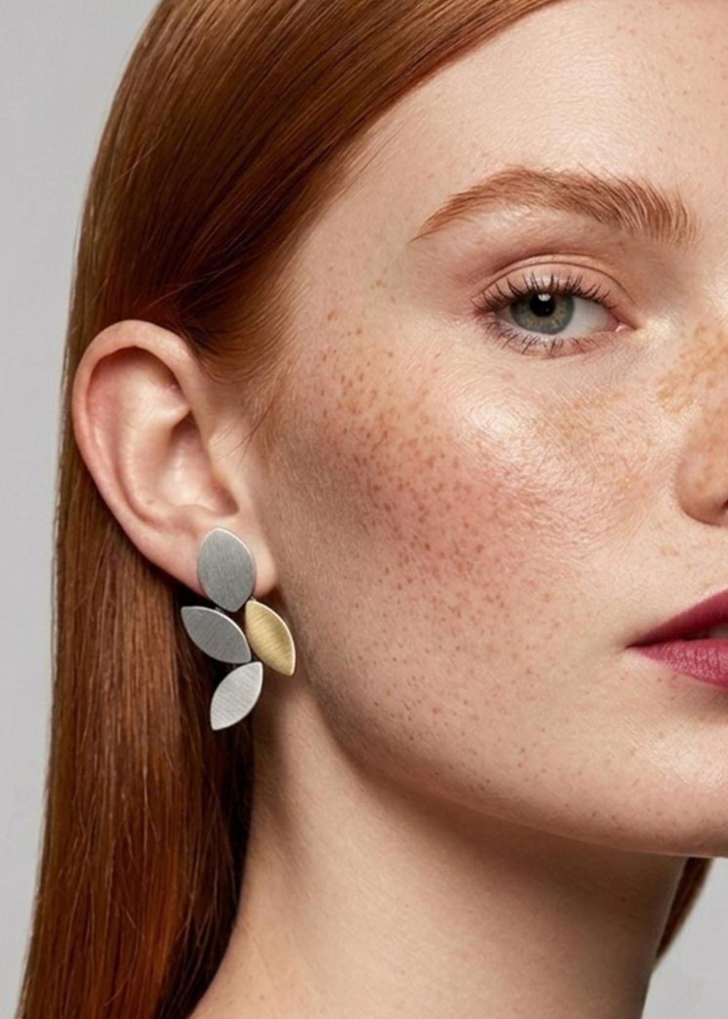 Iskin Sisters - Kate Leaves Medium Earring