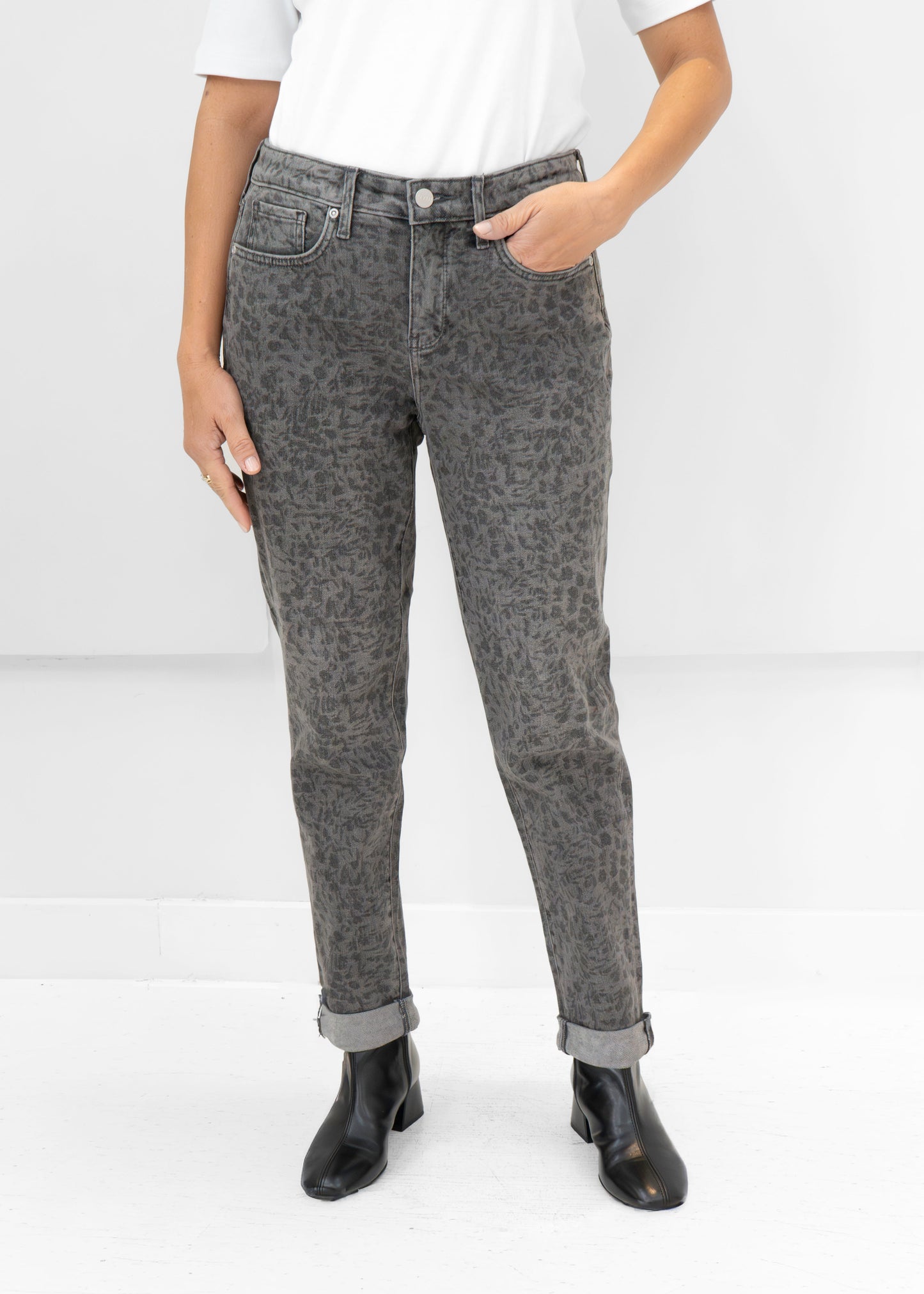 NYDJ - Margot Girlfriend - Grey Daniella Ditsy