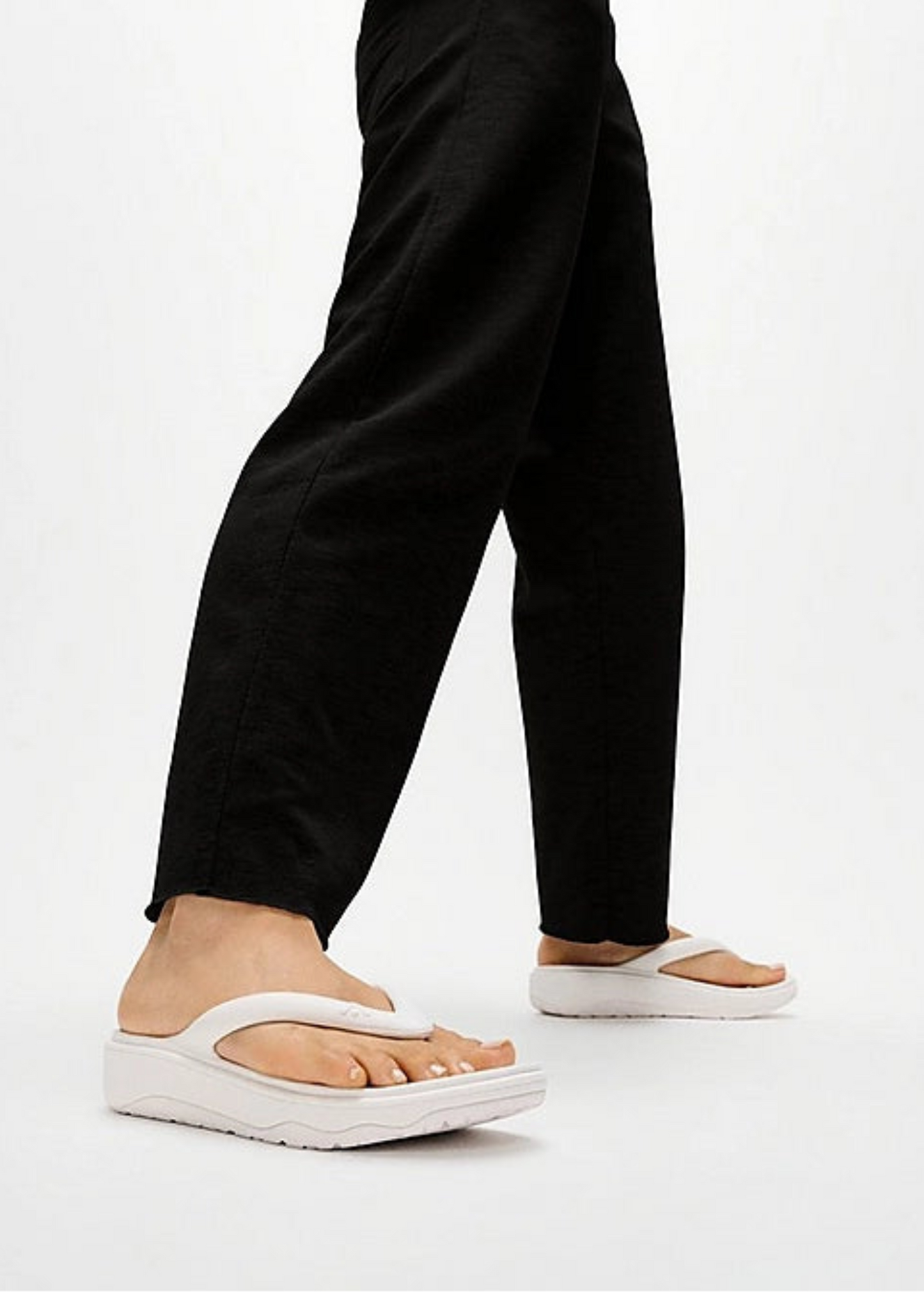 FitFlop - RELIEFF Recovery Toe-Post Sandals