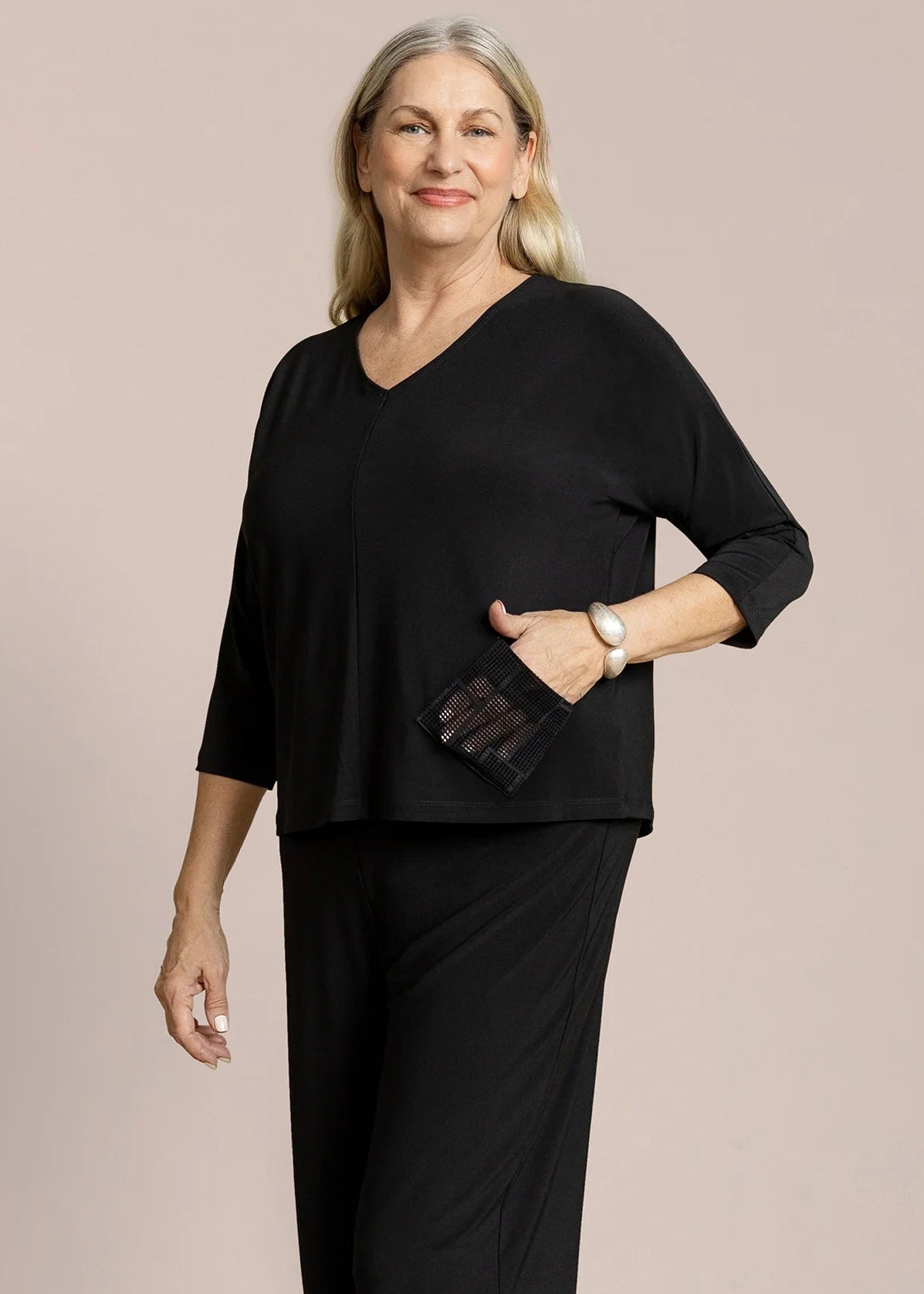 BLACK/ABSTRACT MESH