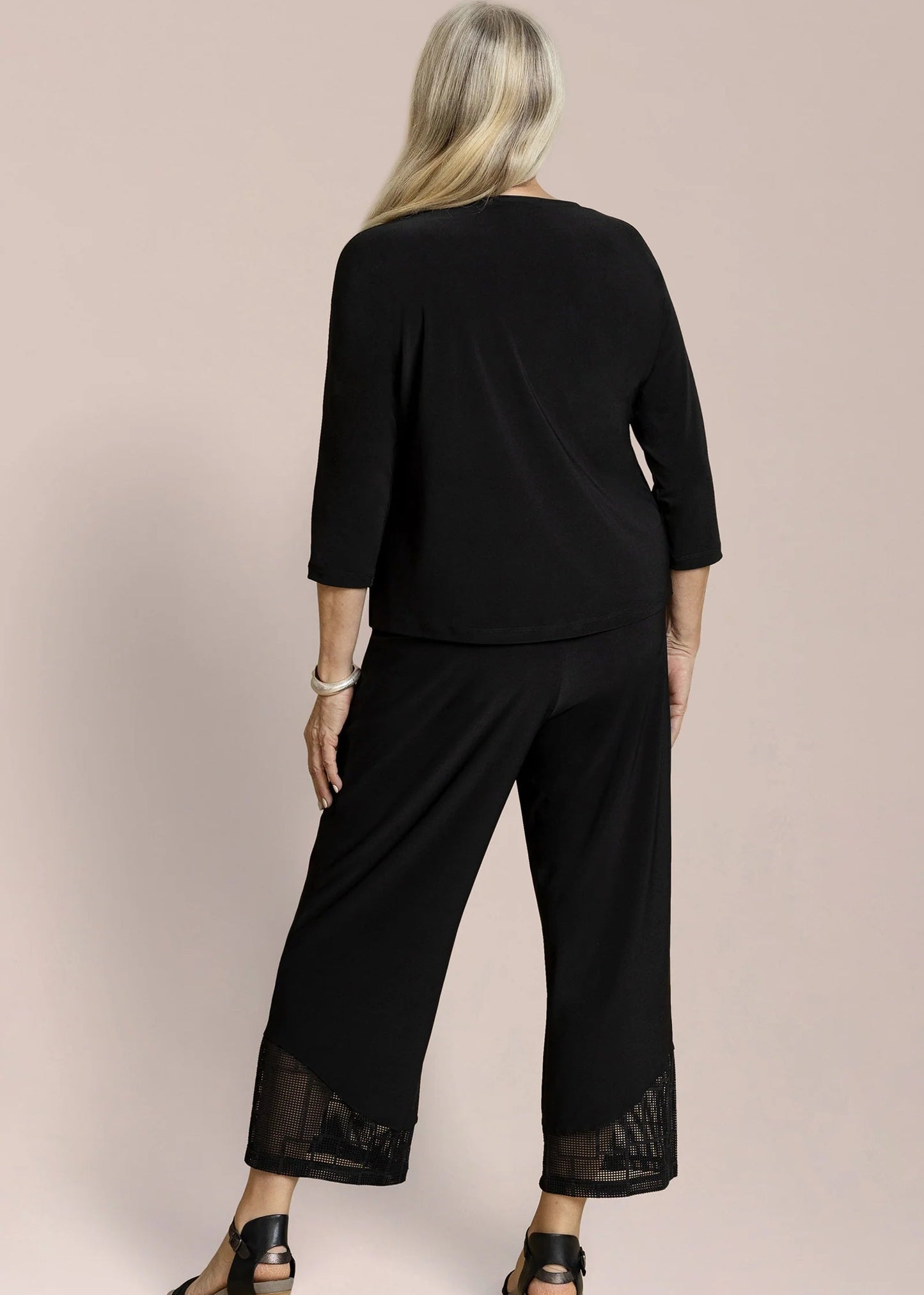 BLACK/ABSTRACT MESH