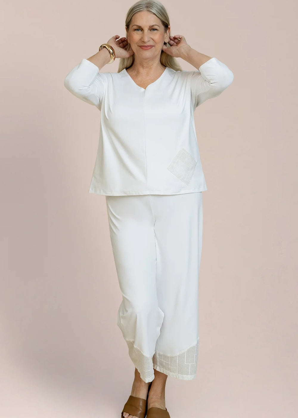 WHITE/ABSTRACT MESH