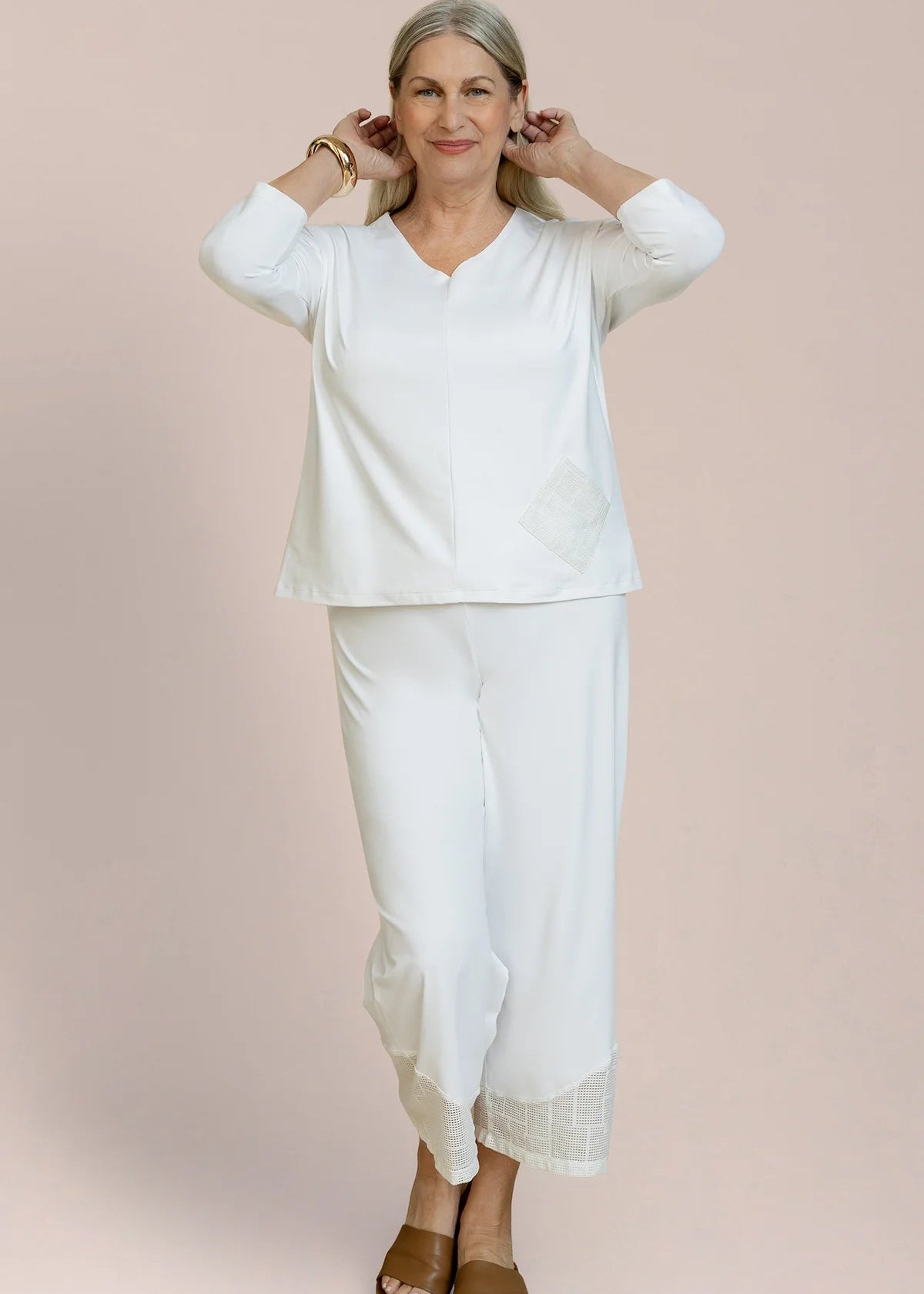 WHITE/ABSTRACT MESH