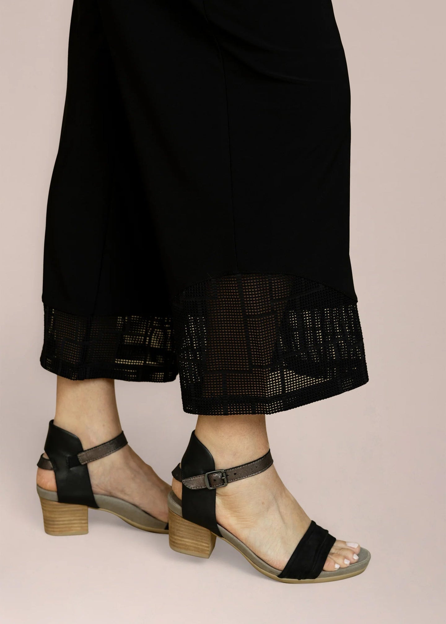 BLACK/ABSTRACT MESH