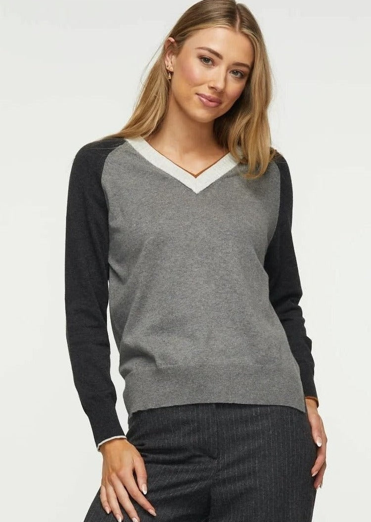 Zaket & Plover - Fashioned V Neck Sweater