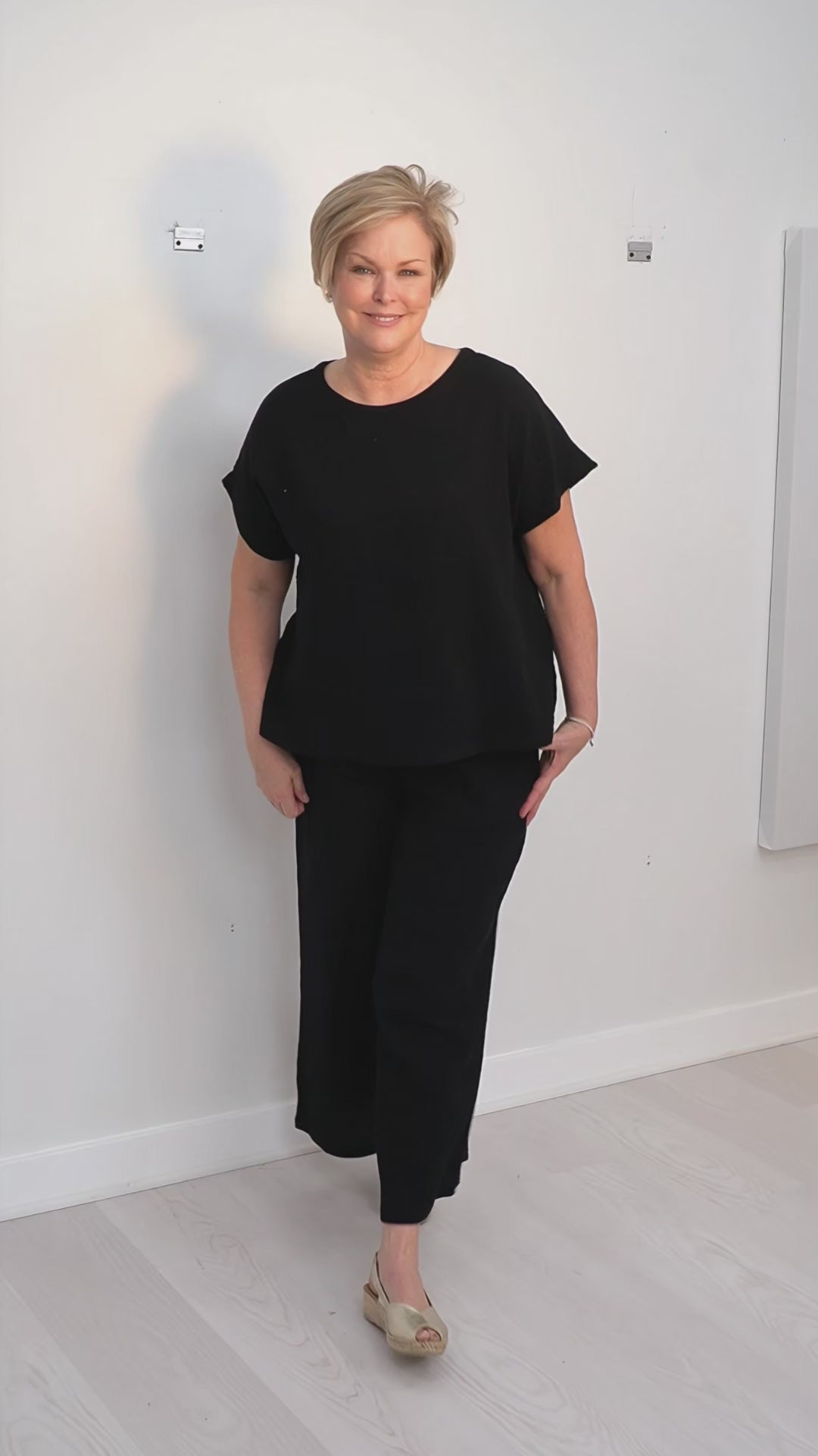 Shepherd's  - Gauze Cap Sleeve Top